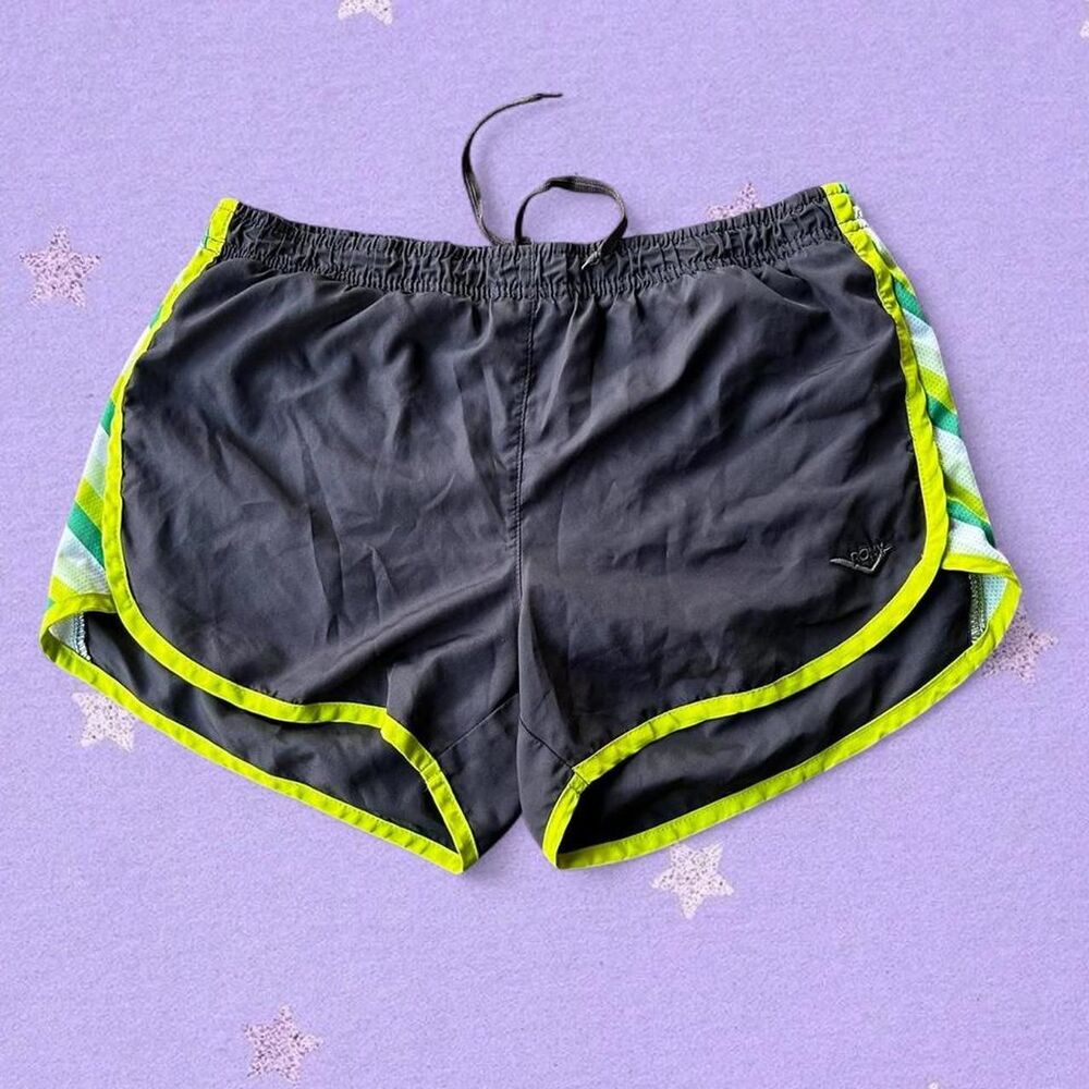 Pony Grey + green running shorts
